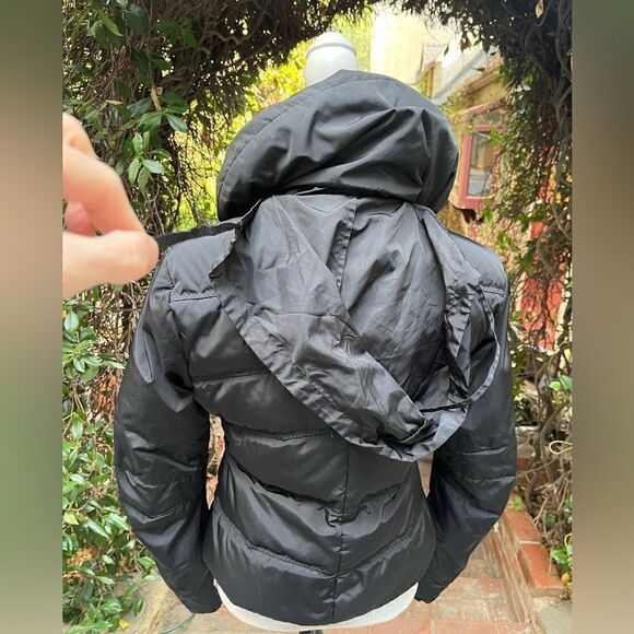 TAHARI SHORT PUFFER JACKET WARM DOWN FILLING HIDDEN HOOD BLACK SMALL - Picture 10 of 16